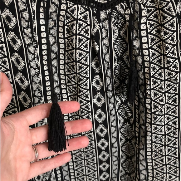Black and gray patterned 3/4 sleeve blouse - Picture 4 of 5